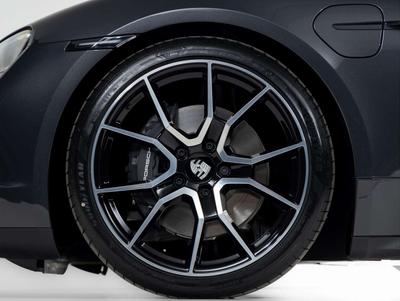 Porsche Taycan Base