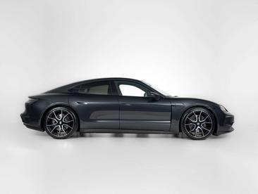 Porsche Taycan Base — photo 7
