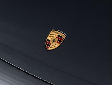 Porsche Taycan Base — photo 12