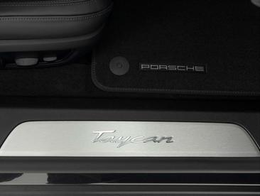 Porsche Taycan Base — photo 19