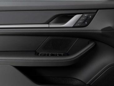 Porsche Taycan Base — photo 27
