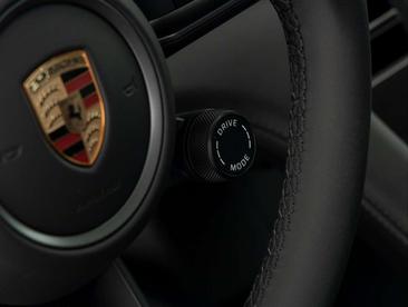 Porsche Taycan Base — photo 31