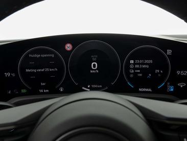 Porsche Taycan Base — photo 32