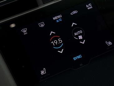 Porsche Taycan Base — photo 34