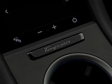 Porsche Taycan Base — photo 36