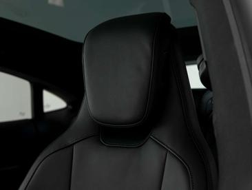 Porsche Taycan Base — photo 42