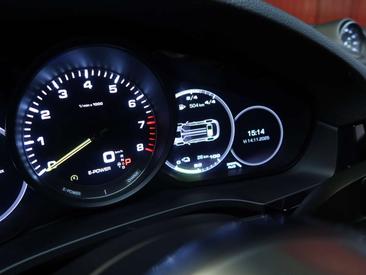 Porsche Cayenne III E-Hybrid Coupé — photo 20