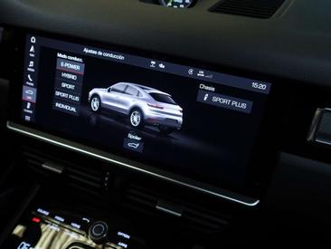 Porsche Cayenne III E-Hybrid Coupé — photo 32