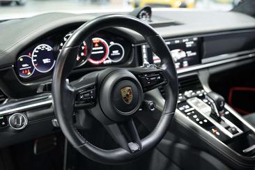 Porsche Panamera II GTS — photo 32
