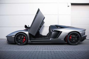 Lamborghini Aventador Roadster — photo 9