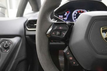 Lamborghini Huracán EVO — photo 10
