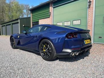 Ferrari 812 Superfast — photo 2
