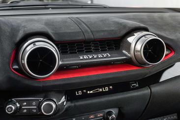Ferrari 812 Competizione — photo 12