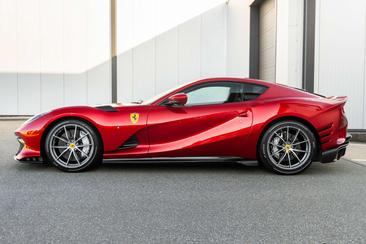 Ferrari 812 Competizione — photo 36