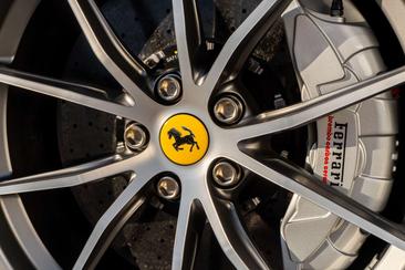 Ferrari 812 Competizione — photo 38