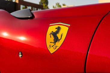 Ferrari 812 Competizione — photo 39