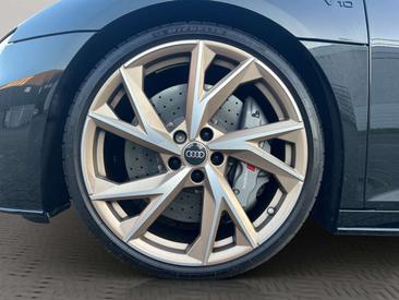Audi R8 Performance Coupé — photo 23