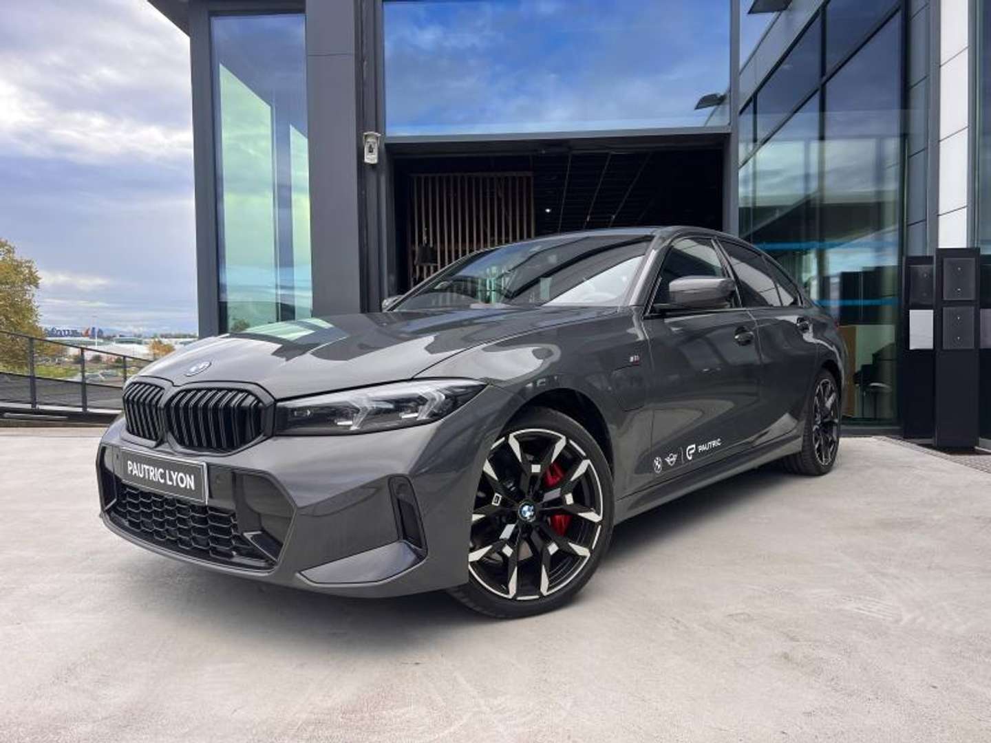 BMW 330e M Sport 330e XDrive - 2025 - Joinsteer - #1
