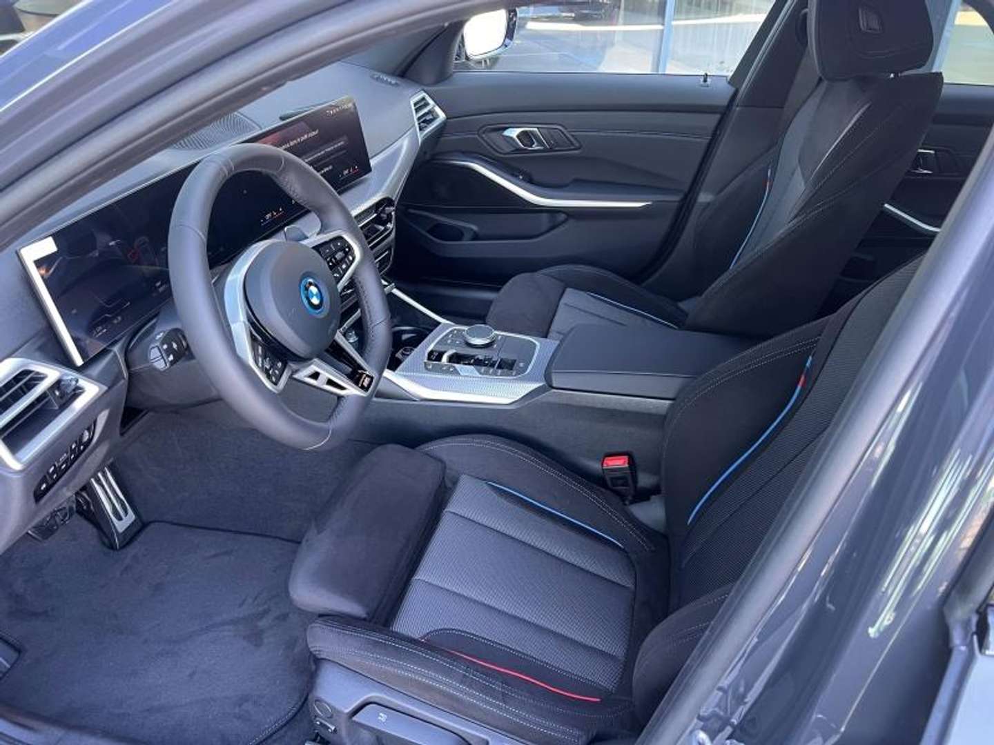 BMW 330 M Sport 330e XDrive - 2025 - Joinsteer - #3