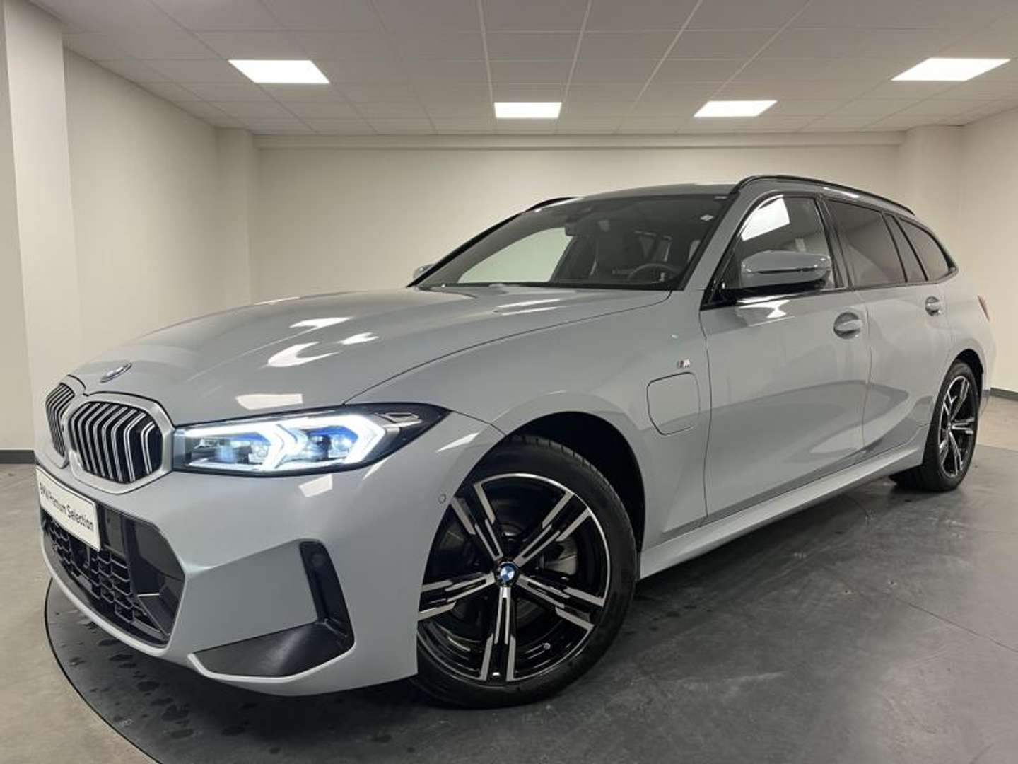BMW 330e M Sport 330e XDrive - 2025 - Joinsteer - #1