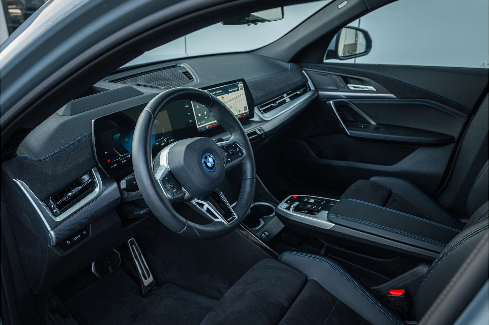 BMW IX2 M Sport EDrive20 - 2025 - Joinsteer - #3