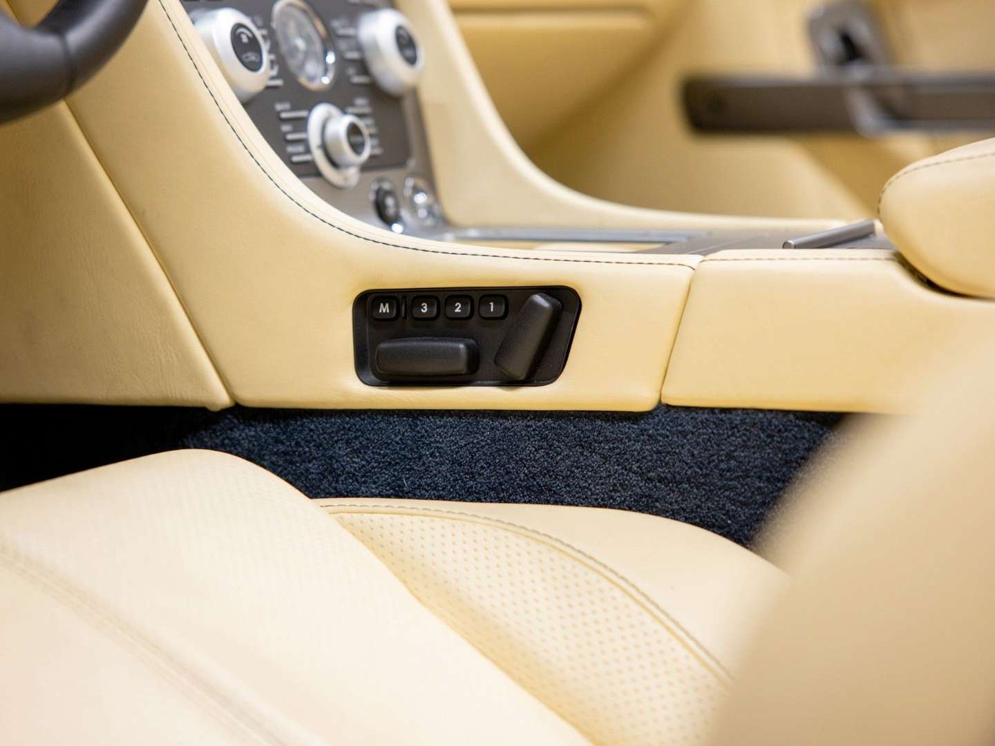 Aston Martin DB9 Volante 6.0 Touchtronic - 2011 - Joinsteer - #26