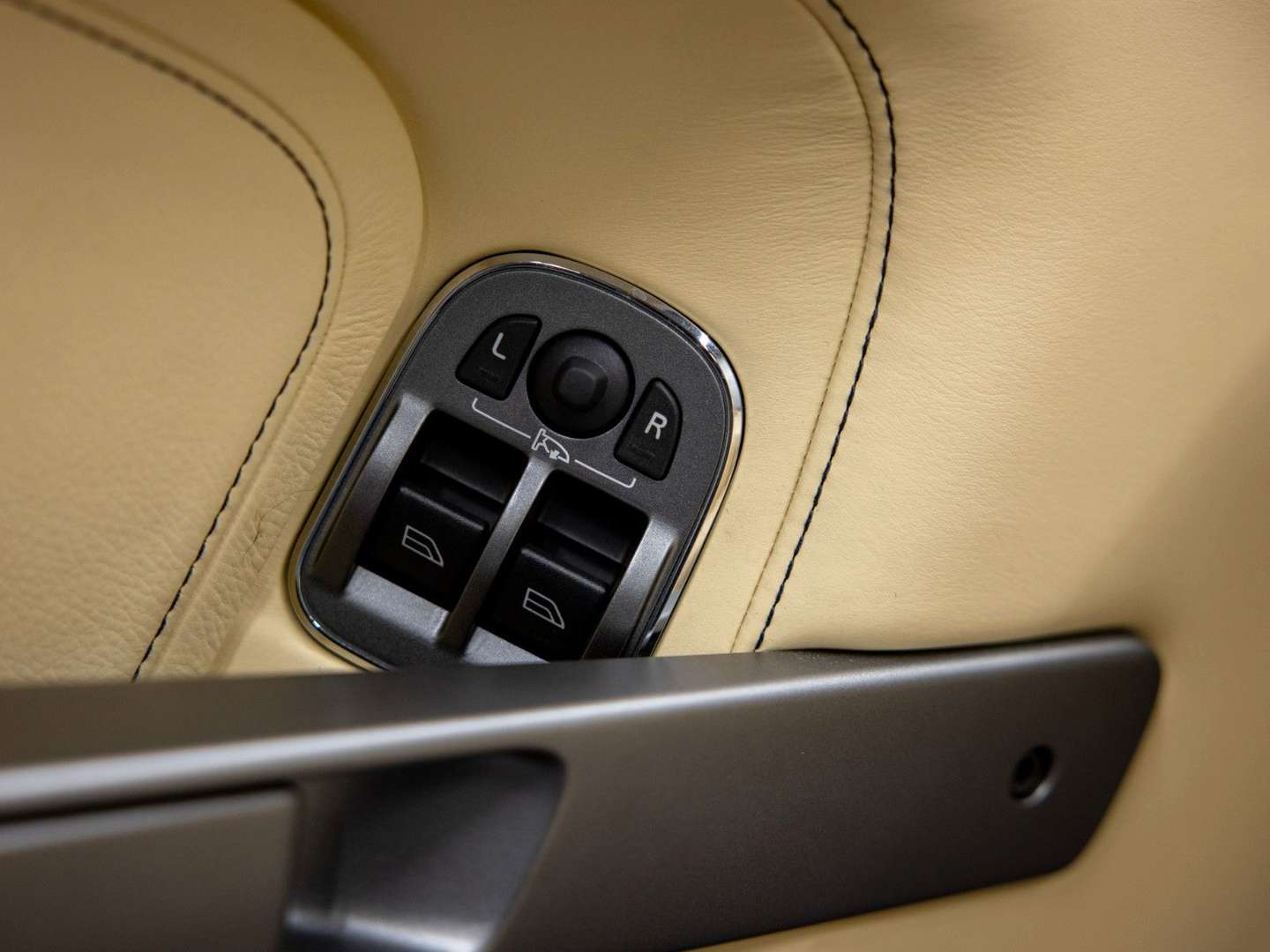 Aston Martin DB9 Volante 6.0 Touchtronic - 2011 - Joinsteer - #30