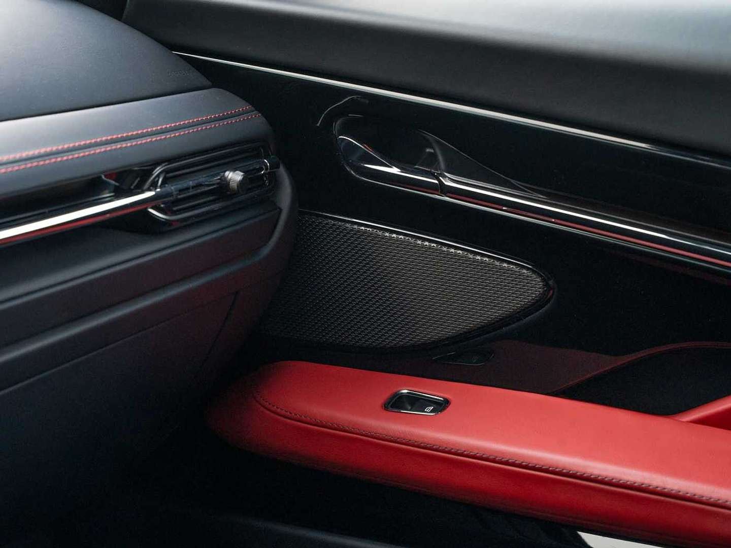 Aston Martin DB12 V8 Coupé Carbon Ceramic - 2024 - Joinsteer - #40