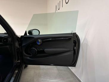 Mini Electric Cooper SE Trim — photo 11