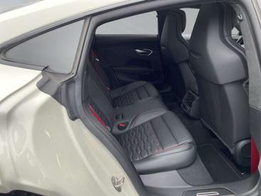 Audi E-tron GT RS 440 — photo 11