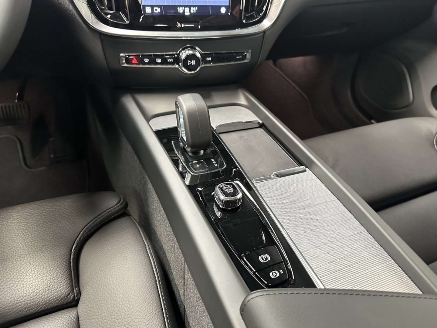 Volvo V60 Cross Country B4 Plus - 2025 - Joinsteer - #13