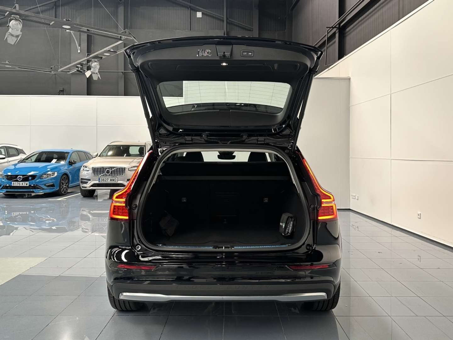 Volvo V60 Cross Country B4 Plus - 2025 - Joinsteer - #15