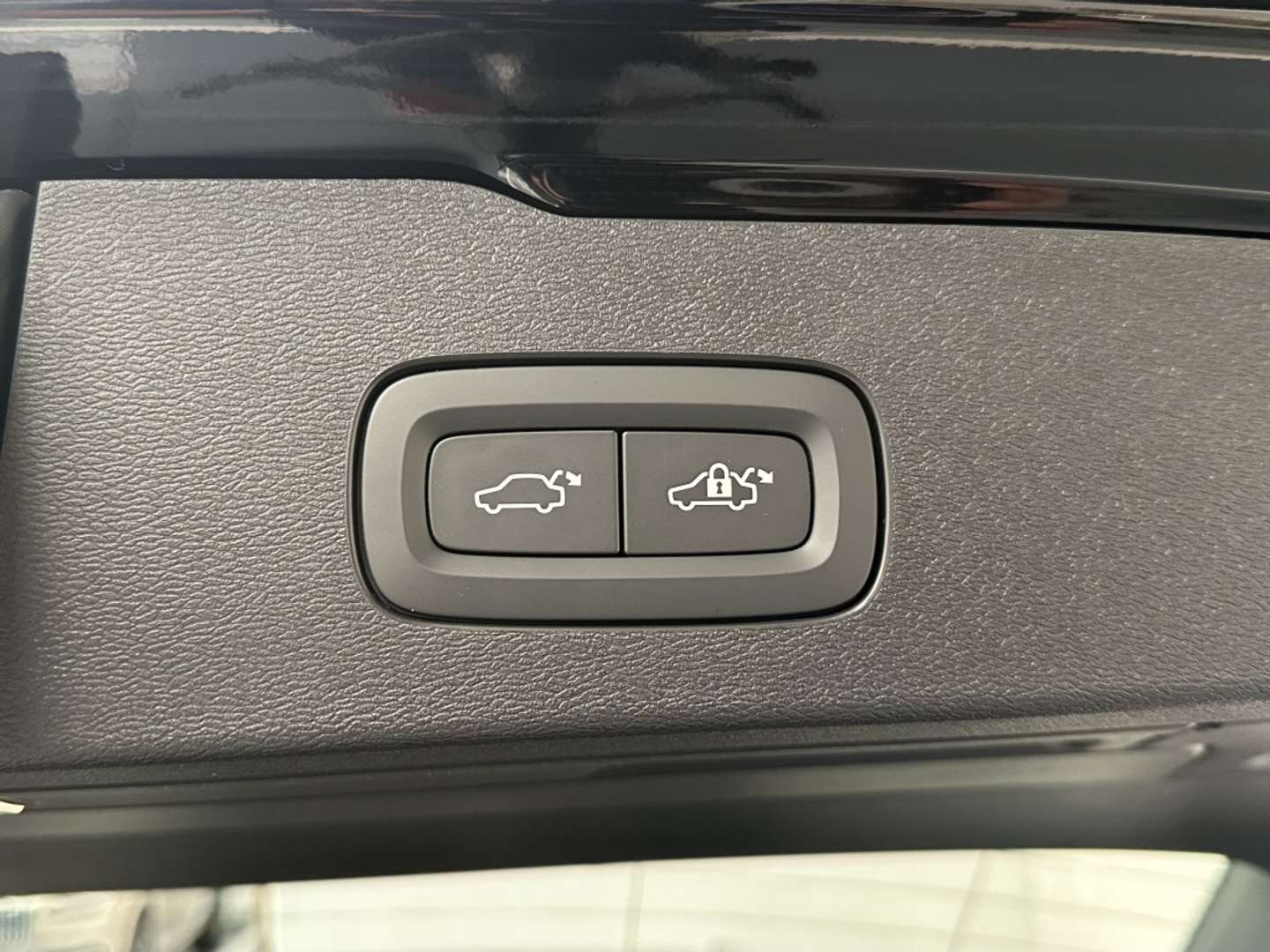 Volvo V60 Cross Country B4 Plus - 2025 - Joinsteer - #17