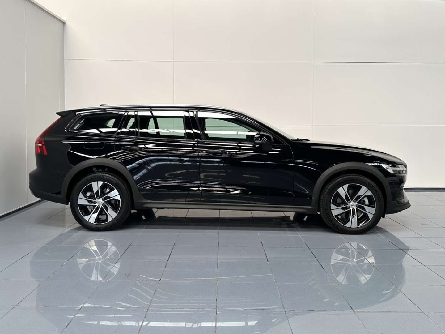 Volvo V60 Cross Country B4 Plus - 2025 - Joinsteer - #26