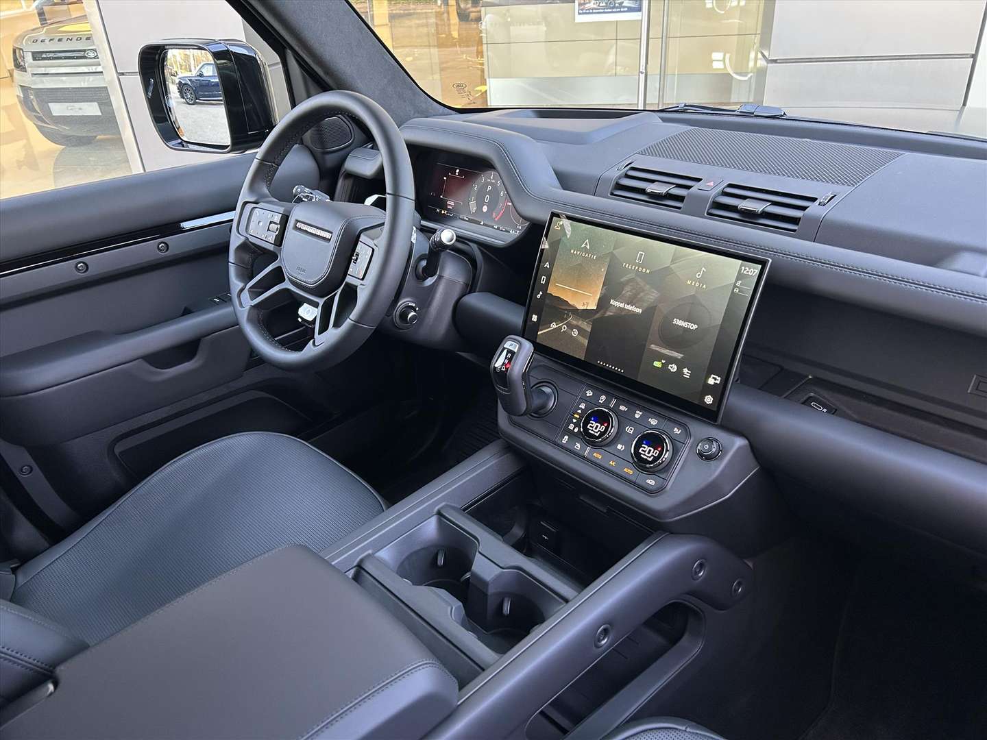 Land Rover Defender OCTA BLACK P635 V8 AWD - 2026 - Joinsteer - #5