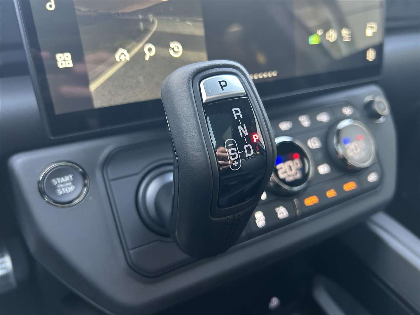 Land Rover Defender OCTA BLACK P635 V8 AWD - 2026 - Joinsteer - #9