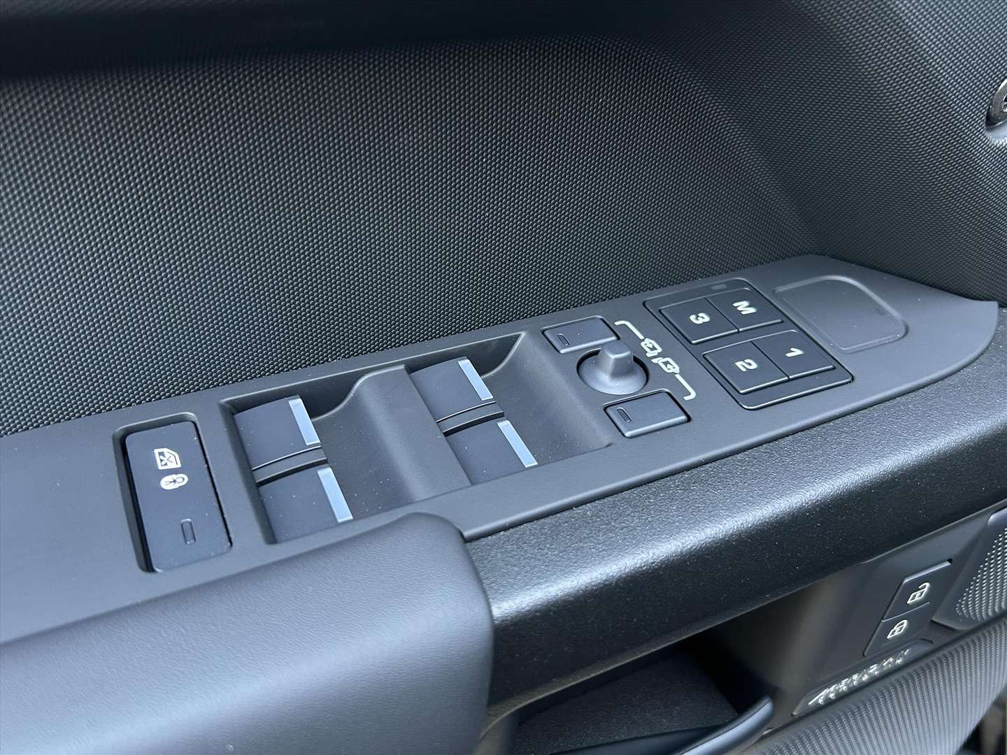 Land Rover Defender OCTA BLACK P635 V8 AWD - 2026 - Joinsteer - #10