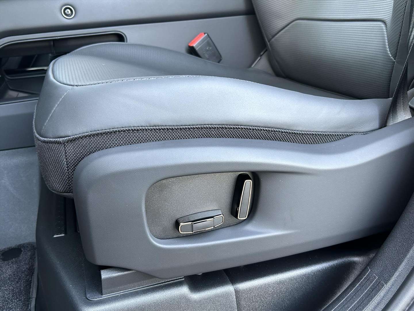 Land Rover Defender OCTA BLACK P635 V8 AWD - 2026 - Joinsteer - #13