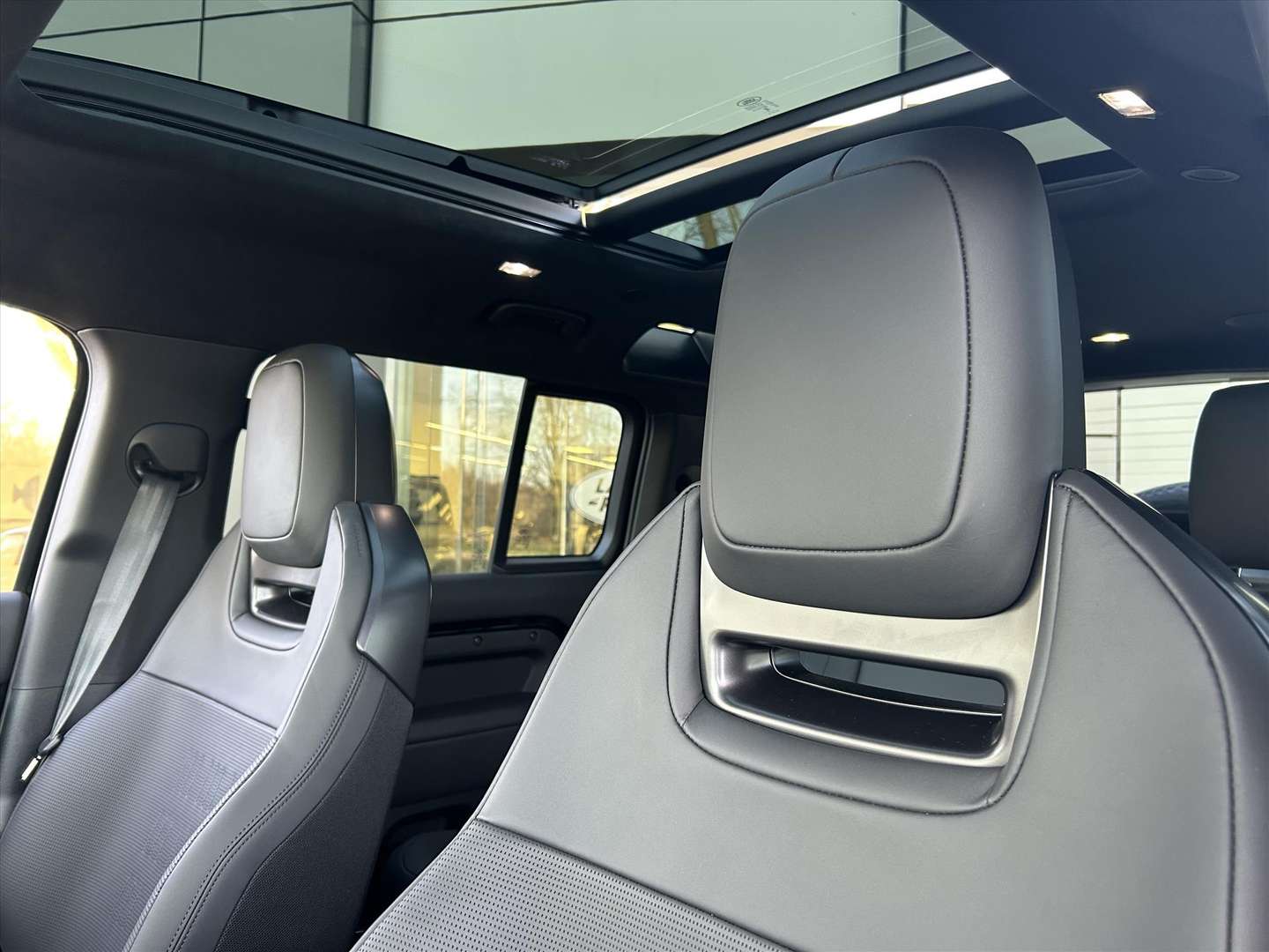 Land Rover Defender OCTA BLACK P635 V8 AWD - 2026 - Joinsteer - #15