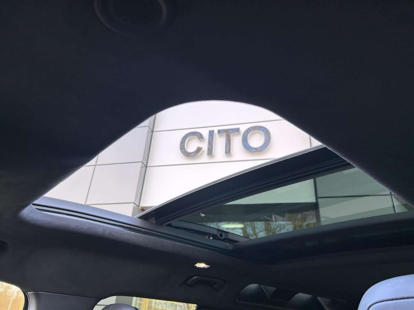 Land Rover Defender OCTA BLACK P635 V8 AWD - 2026 - Joinsteer - #17