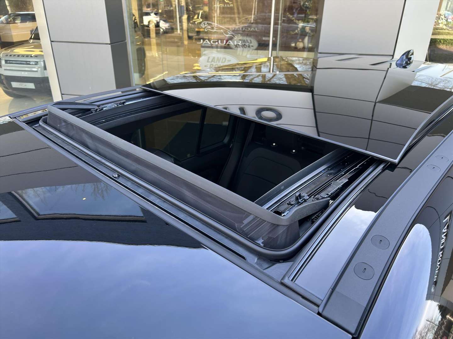 Land Rover Defender OCTA BLACK P635 V8 AWD - 2026 - Joinsteer - #18