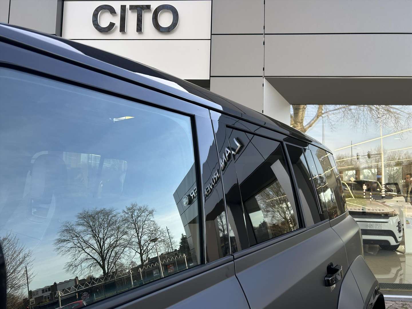 Land Rover Defender OCTA BLACK P635 V8 AWD - 2026 - Joinsteer - #36