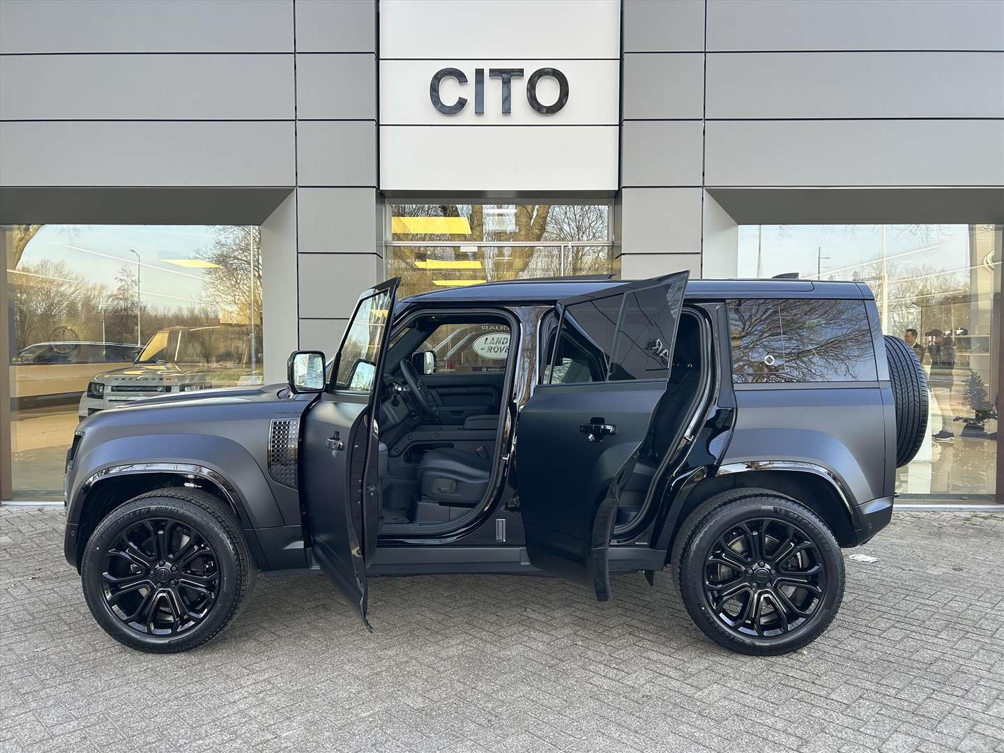 Land Rover Defender OCTA BLACK P635 V8 AWD - 2026 - Joinsteer - #40