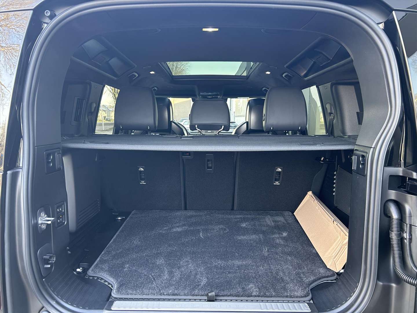 Land Rover Defender OCTA BLACK P635 V8 AWD - 2026 - Joinsteer - #44