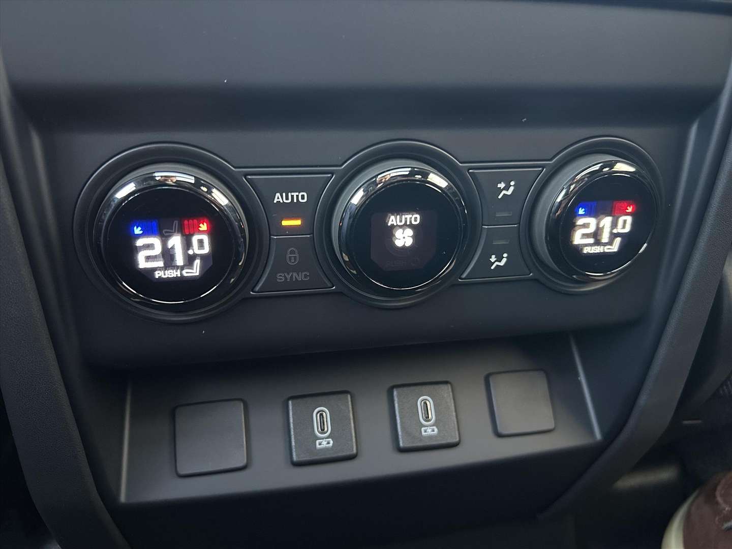 Land Rover Defender OCTA BLACK P635 V8 AWD - 2026 - Joinsteer - #49