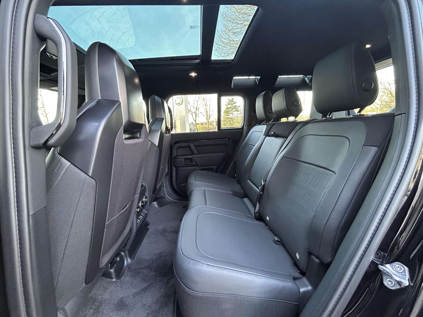 Land Rover Defender OCTA BLACK P635 V8 AWD - 2026 - Joinsteer - #50