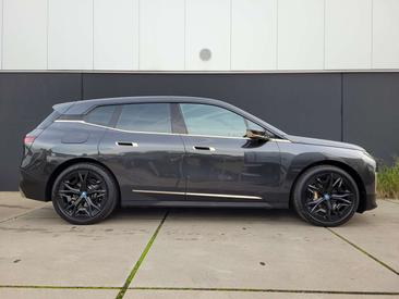 BMW IX XDrive40 — photo 2