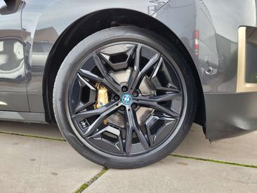 BMW IX XDrive40 — photo 8