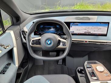 BMW IX XDrive40 — photo 19
