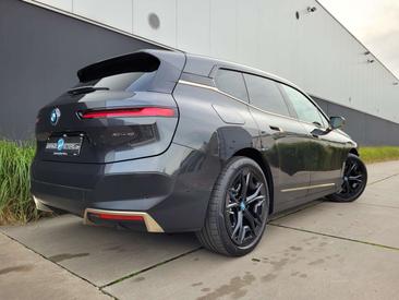 BMW IX XDrive40 — photo 30